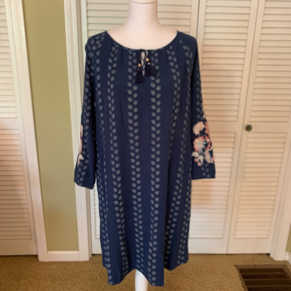J Jill Blue Crepe Floral Women's Dress with Embroidered Sleeves Size M NWT